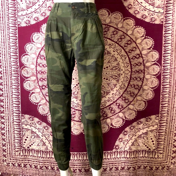 Hollister Ultra High-Rise Jogger - Picture 1 of 8